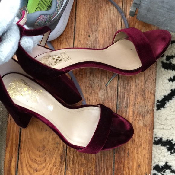 vince camuto burgundy heels
